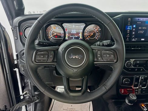 Used 2025 Jeep Wrangler Unlimited Rubicon AWD/4WD image 12