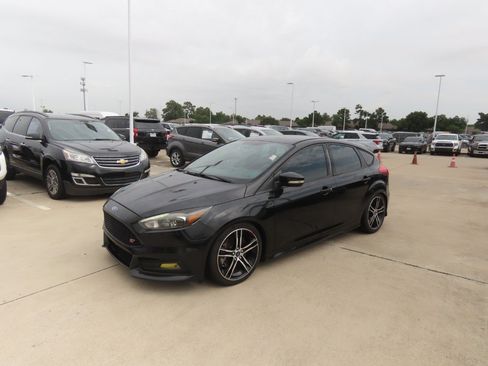 Used 2015 Ford Focus ST FWD image 2