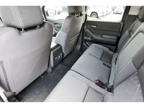 Used 2025 Nissan Frontier SV w/ SV Convenience Package RWD image 11