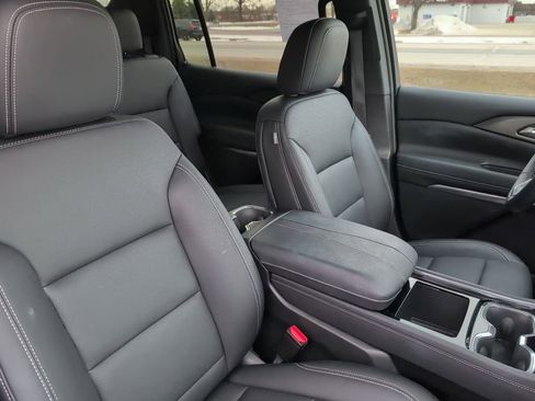 Used 2025 Chevrolet Traverse LT image 35