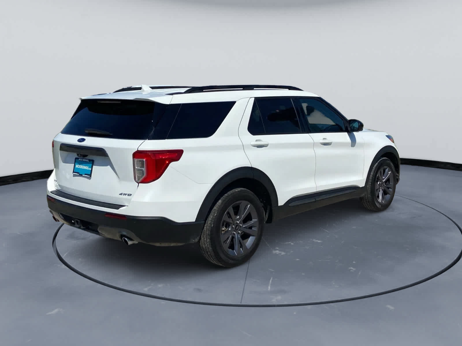 Used 2024 Ford Explorer XLT w/ Equipment Group 202A AWD/4WD image 5