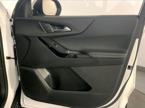 Used 2025 Chevrolet Equinox LT FWD image 25