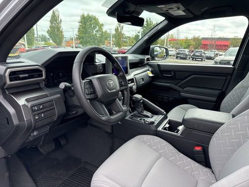 Used 2025 Toyota Tacoma SR5 AWD/4WD image 19