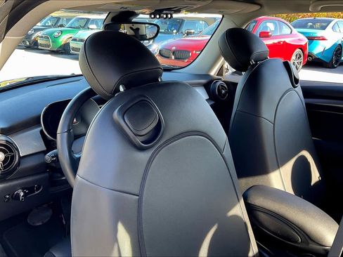Used 2023 MINI Cooper 2-Door Hardtop image 22