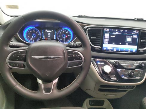 Used 2024 Chrysler Voyager LX FWD image 22