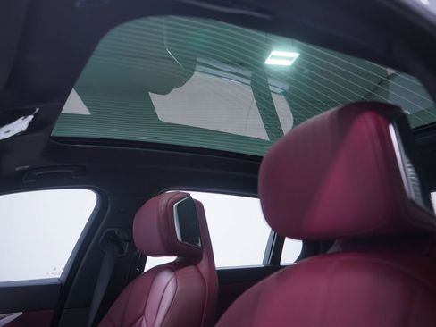 New 2026 BMW 740i w/ Premium Package image 8