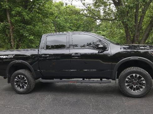 Used 2021 Nissan Titan PRO-4X w/ Pro-4x Convenience Package AWD/4WD image 3