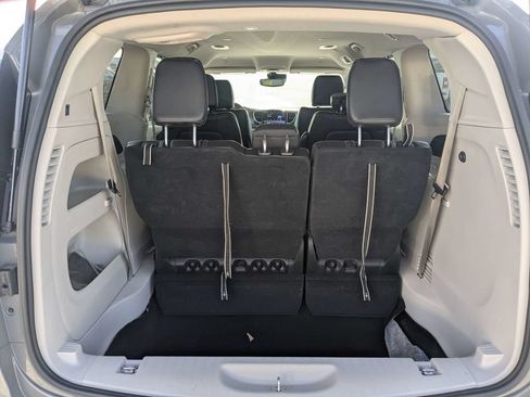 Used 2023 Chrysler Pacifica Touring-L FWD image 13