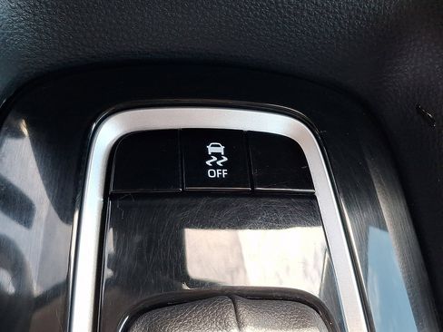 Used 2025 Toyota Corolla LE FWD image 22