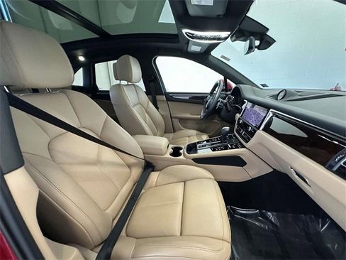 Used 2024 Porsche Macan image 14