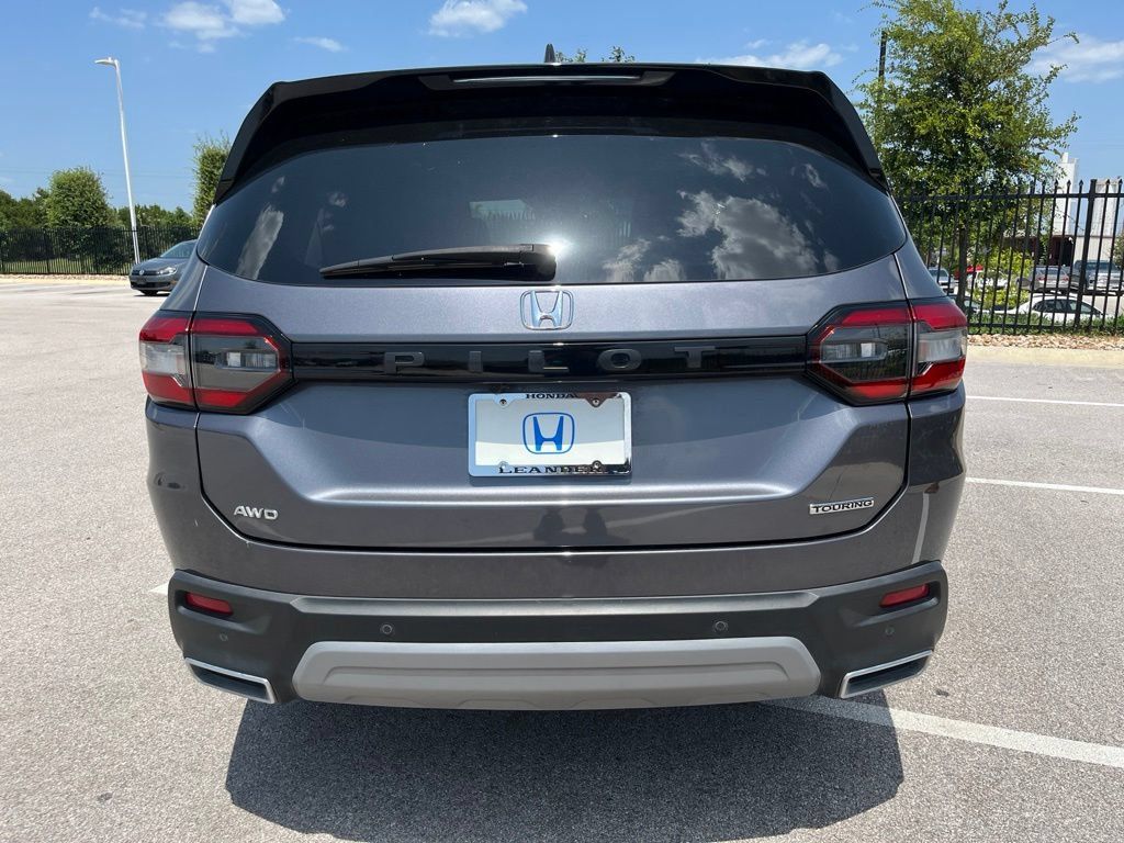 Used 2025 Honda Pilot Touring image 5