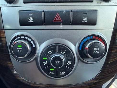 Used 2011 Hyundai Santa Fe SE AWD/4WD image 14