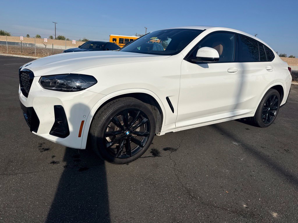 Used 2024 BMW X4 xDrive30i w/ Premium Package AWD/4WD image 2