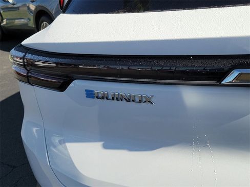 New 2026 Chevrolet Equinox EV LT image 18
