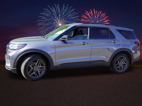 Used 2025 Ford Explorer ST-Line w/ ST-Line Street Pack AWD/4WD image 10