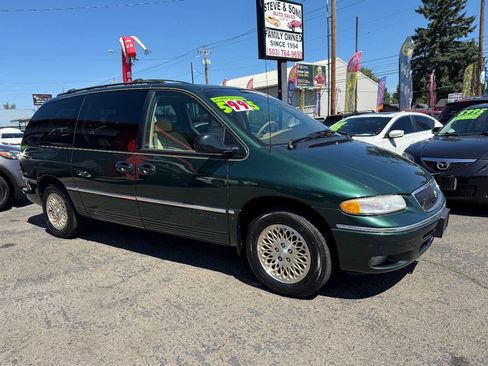 Used 1997 Chrysler Town & Country LXi image 2