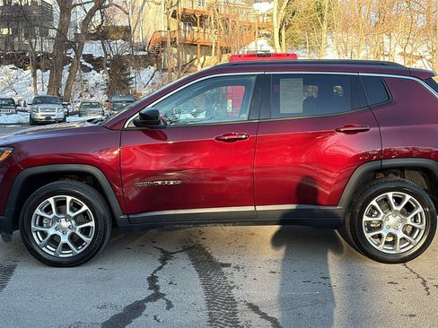 Certified 2022 Jeep Compass Latitude image 6