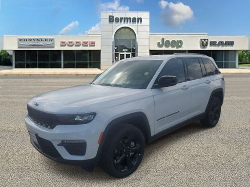 Used 2025 Jeep Grand Cherokee Limited w/ Black Appearance Package AWD/4WD image 4