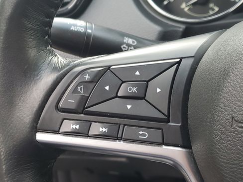 Used 2019 Nissan Rogue SV image 22