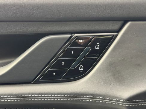 Used 2020 Porsche Taycan image 17