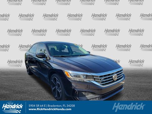 Used 2020 Volkswagen Passat 2.0T R-Line image 1