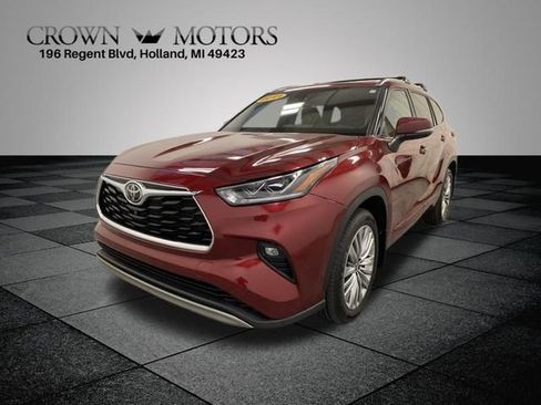 Used 2021 Toyota Highlander Platinum AWD/4WD image 3