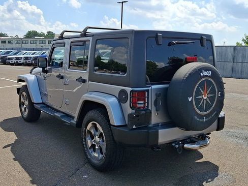 Used 2017 Jeep Wrangler Unlimited Sahara w/ Dual Top Group AWD/4WD image 3