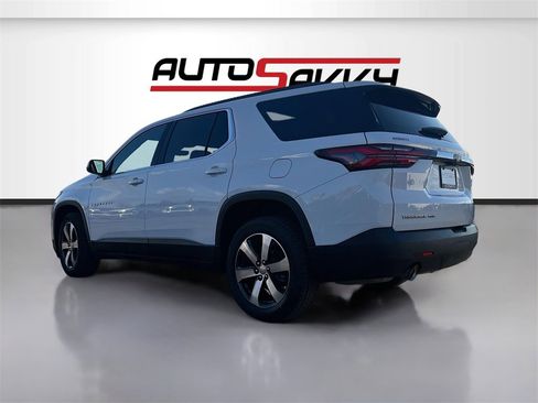 Used 2023 Chevrolet Traverse LT w/ LT Premium Package image 5