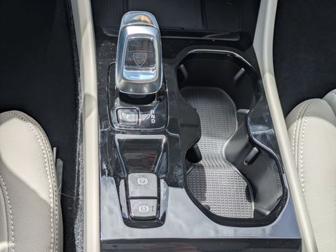 New 2026 Volvo XC40 B5 Plus w/ Protection Package Premier AWD/4WD image 14
