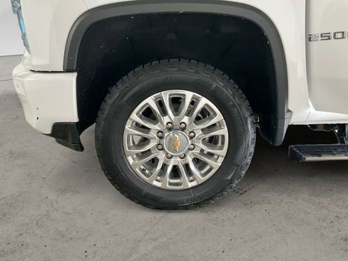 Used 2022 Chevrolet Silverado 2500 High Country w/ Technology Package AWD/4WD image 14