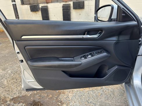 Used 2022 Nissan Altima 2.5 SV FWD image 36
