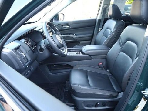 Certified 2025 Nissan Pathfinder SL w/ SL Premium Package AWD/4WD image 10