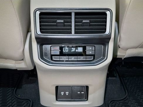 New 2026 Volkswagen Atlas SE image 13