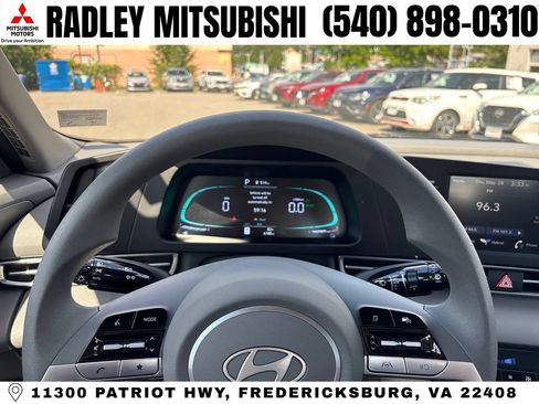 Used 2025 Hyundai Elantra Hybrid FWD image 6