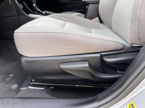 Used 2014 Toyota Corolla LE FWD image 10
