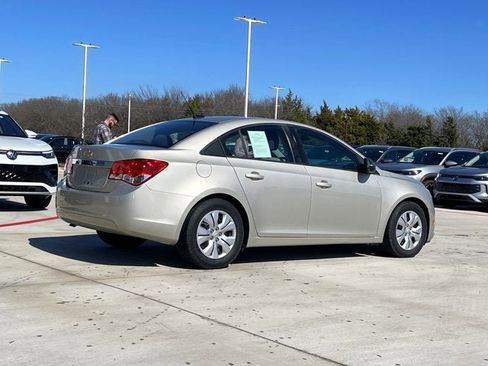 Used 2014 Chevrolet Cruze LS image 8