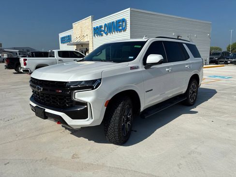 Used 2023 Chevrolet Tahoe Z71 w/ Luxury Package AWD/4WD image 7