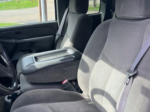 Used 2006 Chevrolet Silverado 1500 LT w/ Light Duty Power Package image 3