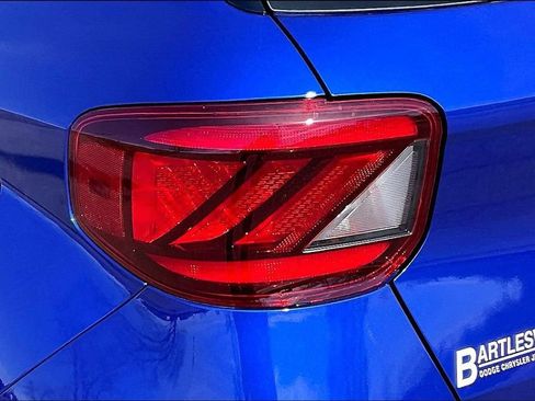 Used 2025 Hyundai Venue Limited image 28