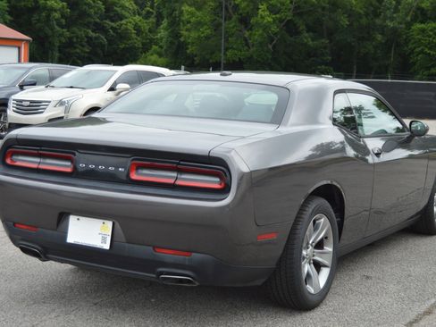 Used 2015 Dodge Challenger SXT image 6