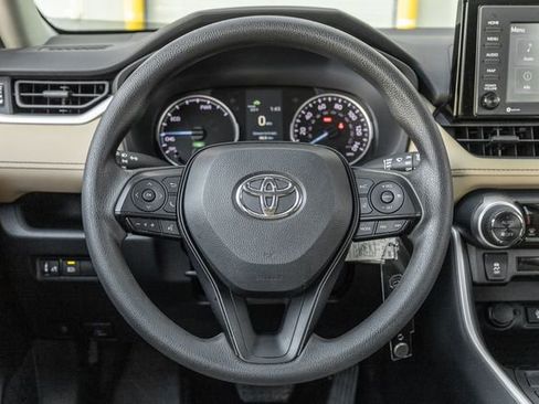 Used 2022 Toyota RAV4 LE image 10