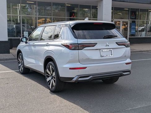 New 2026 Mitsubishi Outlander SE image 5