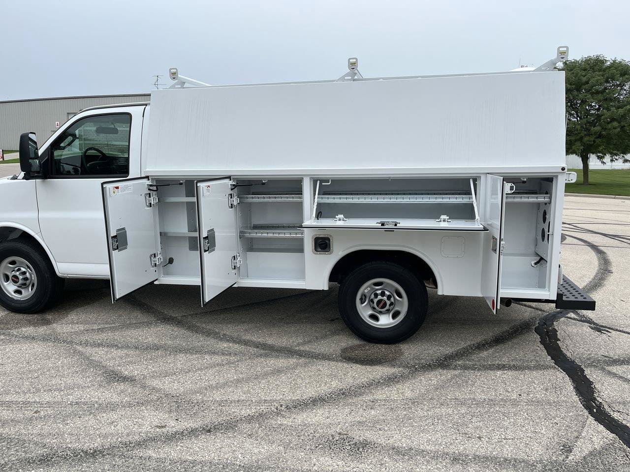 New 2026 GMC Savana 3500 w/ Power Convenience Package RWD image 6