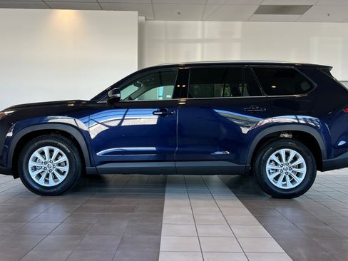 Certified 2024 Toyota Grand Highlander XLE image 7