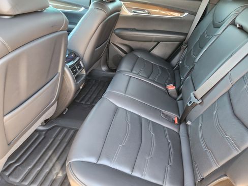 Certified 2023 Cadillac XT5 Sportv w/ Platinum Package image 32