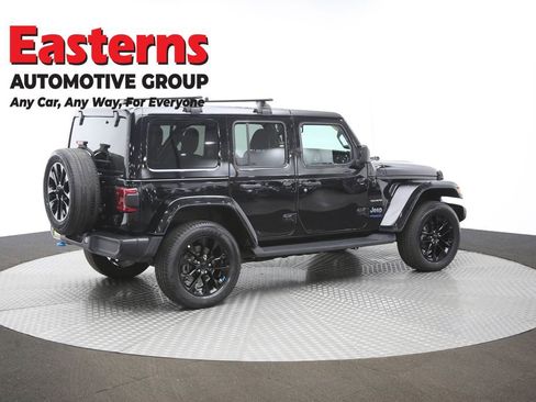 Used 2022 Jeep Wrangler Unlimited Sahara AWD/4WD image 40