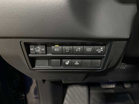 Used 2023 Toyota Tundra Platinum AWD/4WD image 32