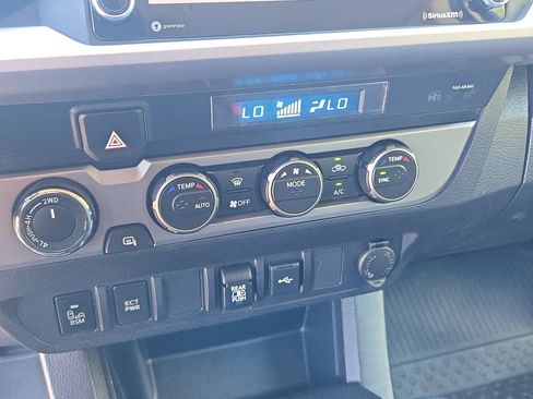 Used 2022 Toyota Tacoma SR5 w/ Technology Package AWD/4WD image 20
