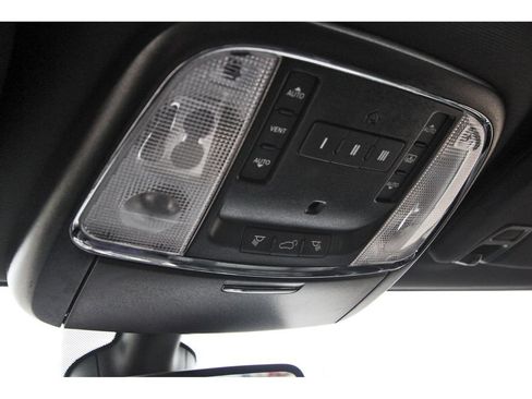 Used 2021 Jeep Grand Cherokee Overland RWD image 22