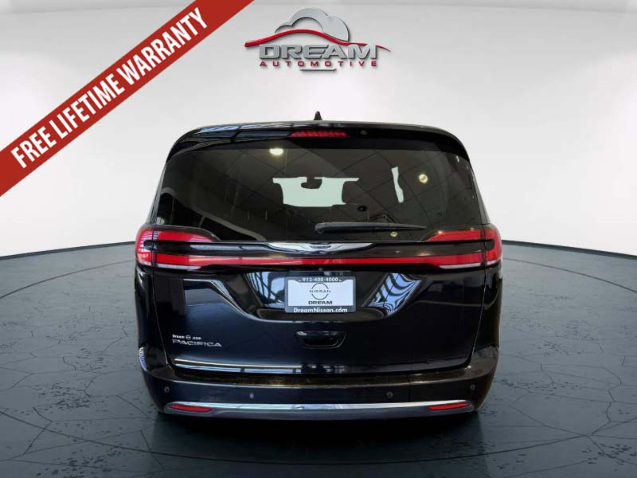 Used 2024 Chrysler Pacifica Touring-L FWD image 23